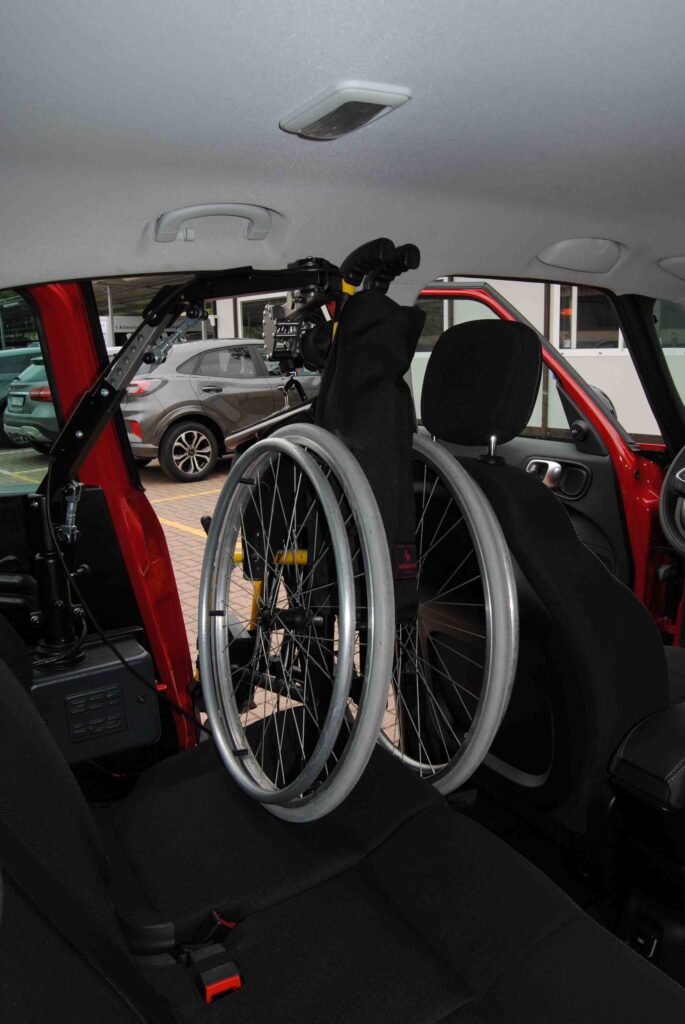 Wct en fauteuil roulant de voiture Transporteur pour chargeur en fauteuil  roulant - Chine Le chargeur en fauteuil roulant, un fauteuil roulant toit